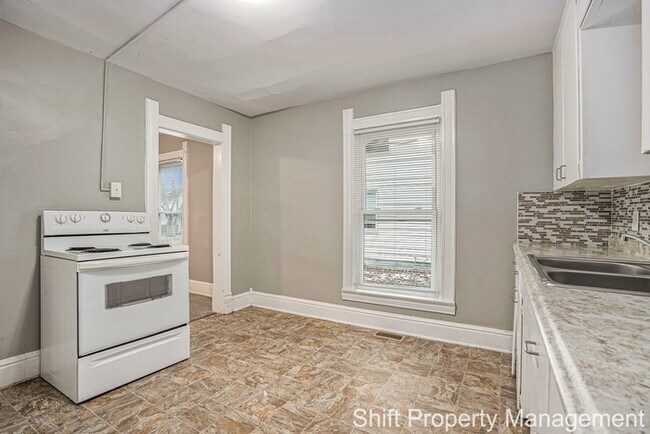 Building Photo - 553 Valley Ave NW Grand Rapids, MI 49504 -...