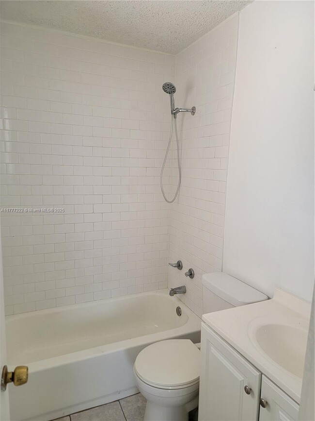 Foto del edificio - 3 bedroom in Miami Gardens FL 33056