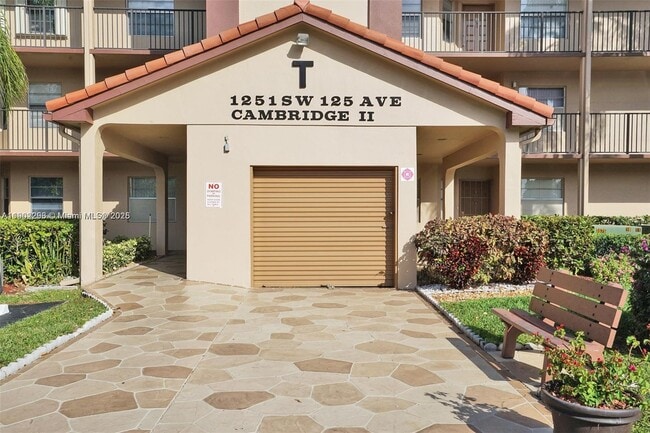 Building Photo - 1251 SW 125th Ave