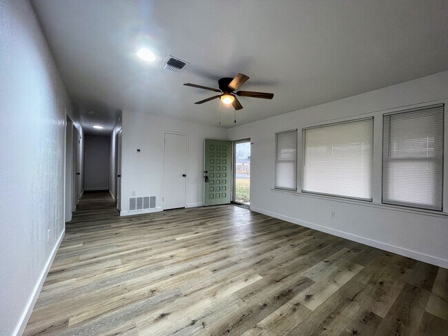 Foto del edificio - Snyder’s Sweet Spot: Modern Comfort Meets Country Charm