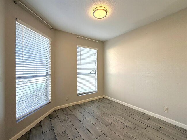 Foto del edificio - 209 E Noton St