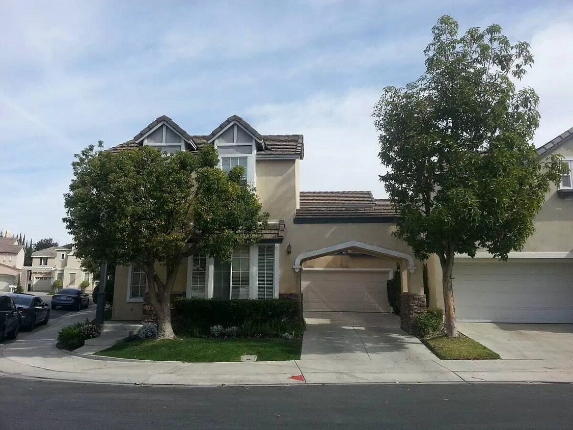 Primary Photo - 1 Seven Kings Pl