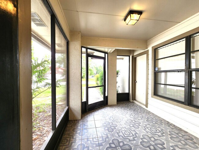 Foto del edificio - Open Layout; Fenced-in Yard; First Floor B...
