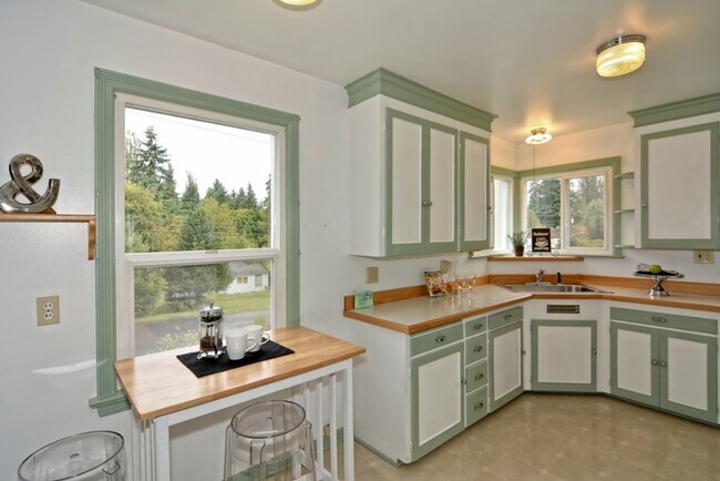 Foto del edificio - 2BR/1.75BA Wedgwood Home with Bonus Room and Large Backyard