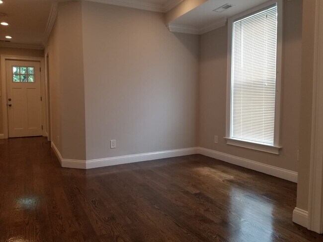 Building Photo - 79 W Walnut Park