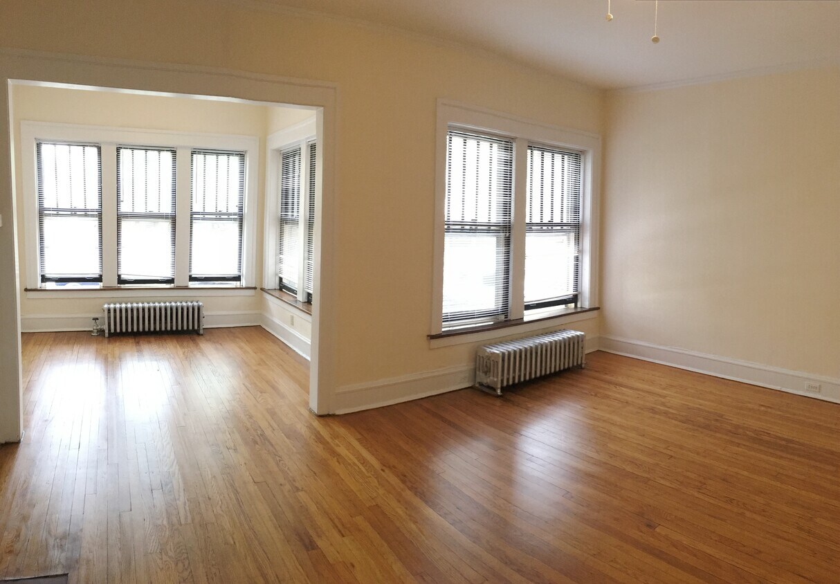 Primary Photo - 5752 N Winthrop Ave