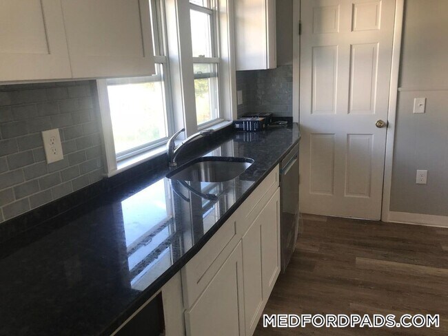 Foto del edificio - 58 Buzzell Ln