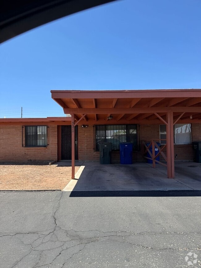 Building Photo - 3316 E Navajo Pl