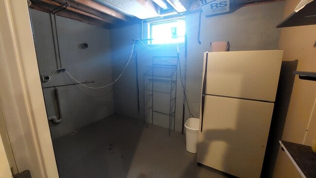 Building Photo - 866 S 156th Ave