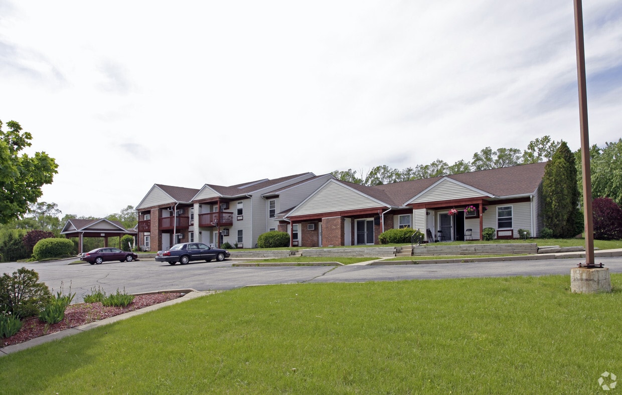 Twin Lakes Manor Apartments in Twin Lakes, WI