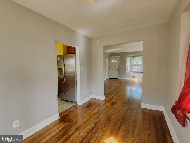Building Photo - 969 Arncliffe Rd