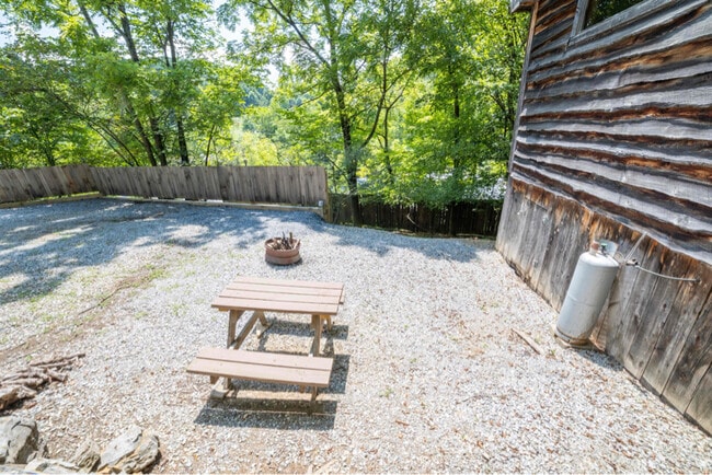 Building Photo - 496 Pearl Ln