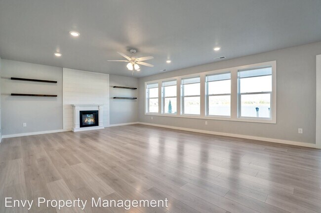 Foto del edificio - 4 br, 2.5 bath House - 2960 N. 2575 W.