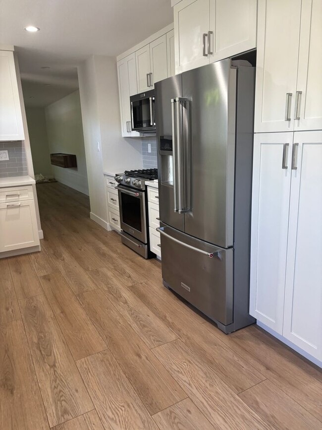 Building Photo - Remodeled 2 bed 2 bath home