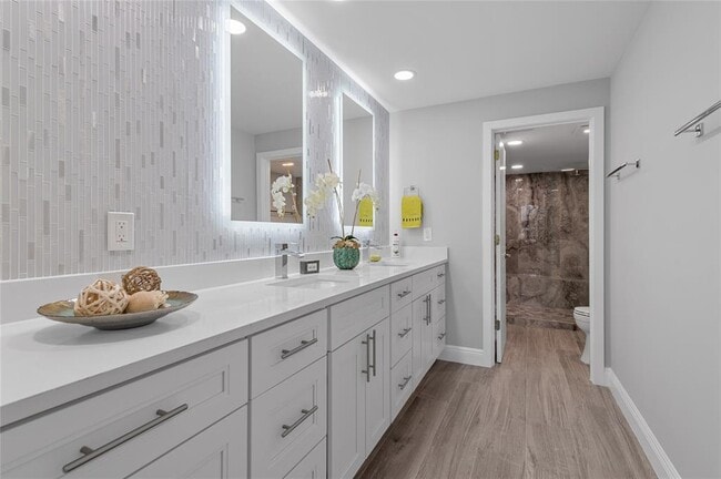 Building Photo - 777 Bayshore Dr