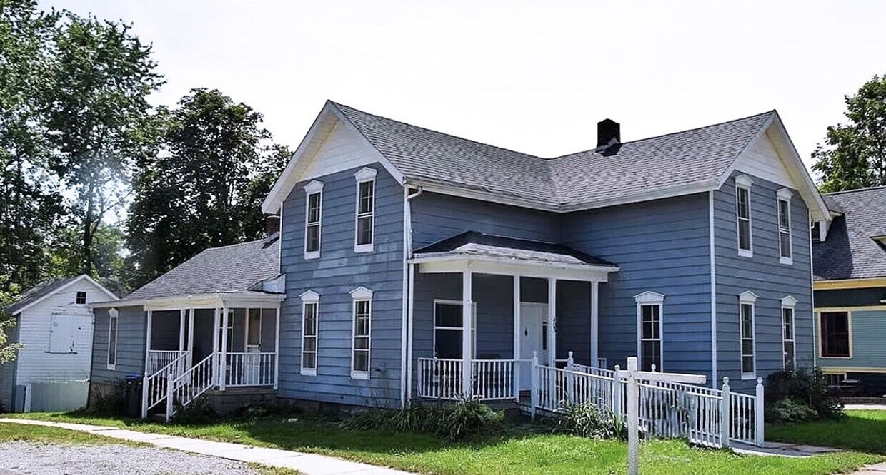 405 W Washington St Unit 1, Howell, MI 48843 Room for Rent in Howell