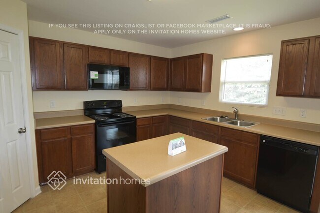 Building Photo - 120 Woodcreek Ln