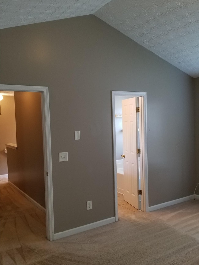 Building Photo - 445 Spring Head Ct