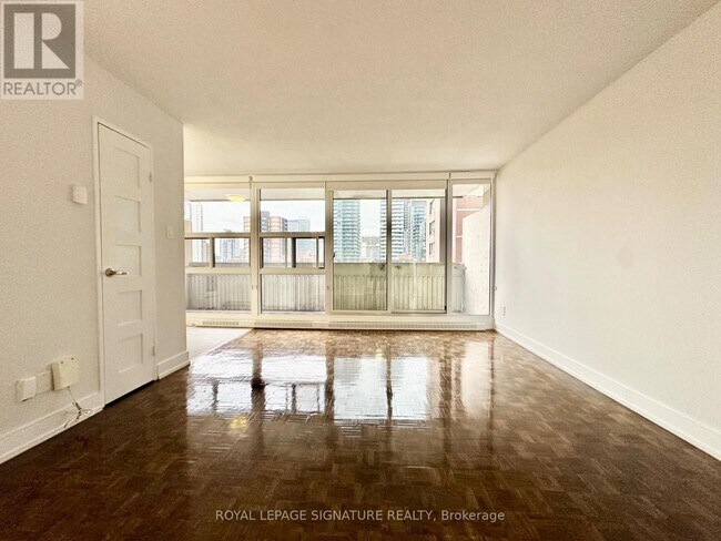 Building Photo - 33 Isabella St