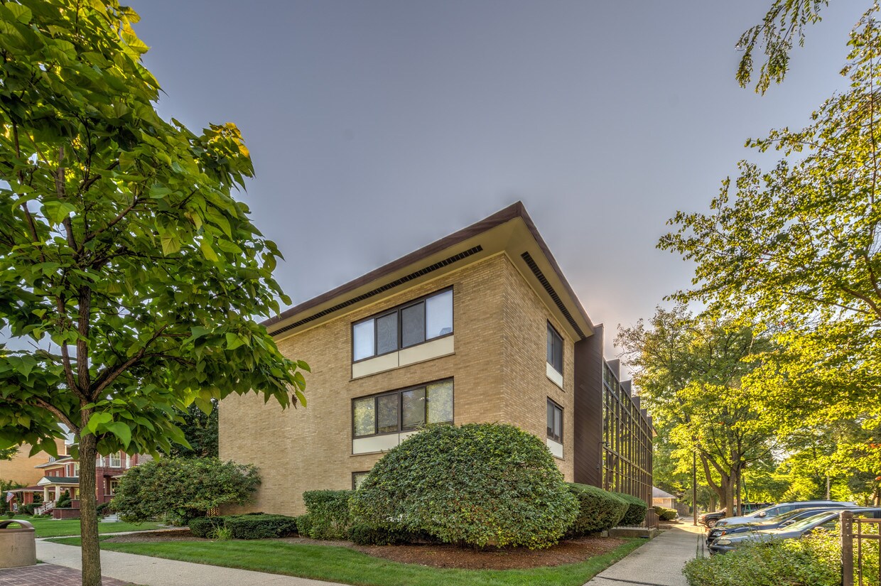 Foto del edificio - Pleasant Circle South