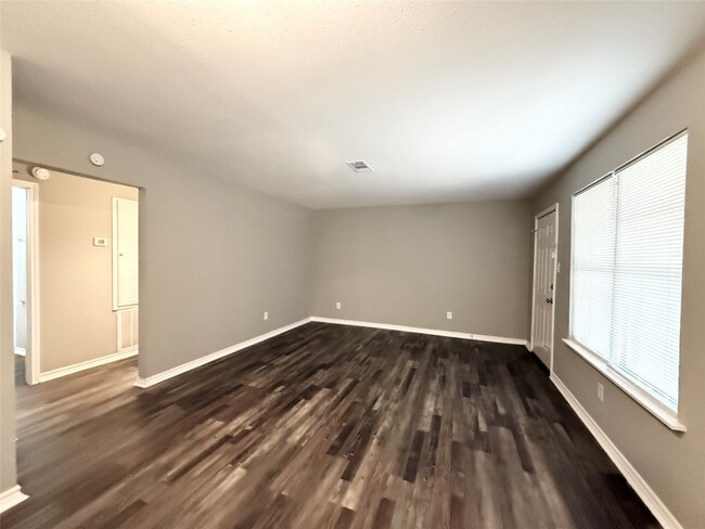 Building Photo - 3643 N MacGregor Way