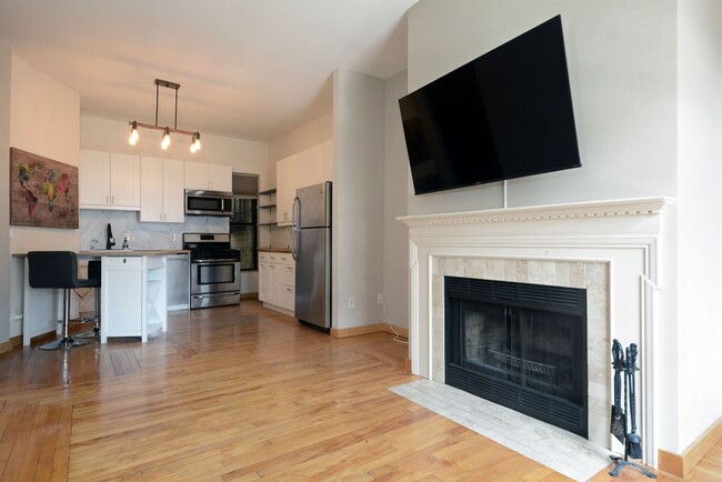 Building Photo - Beautiful Condo in Prime Minneapolis Locat...