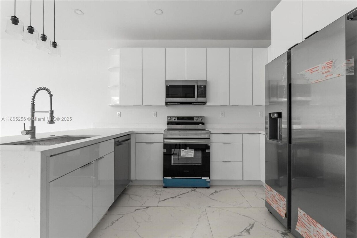 Foto principal - 2143 NW Fourth Street 2, Pompano Beach, FL...