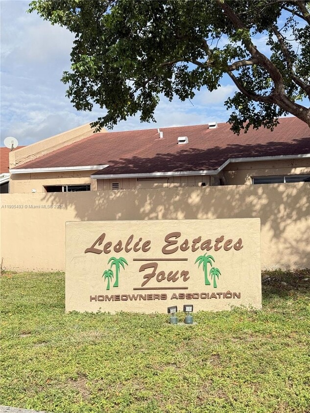 Foto del edificio - 2743 NW 200th Terrace