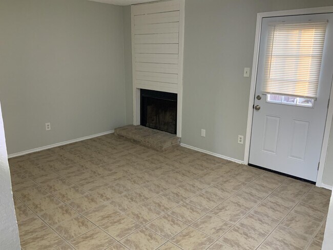 Foto del edificio - 917 NW Summercrest Blvd