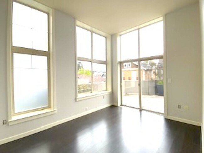 Foto del edificio - Sun-Filled Queen Anne Condo With Private E...