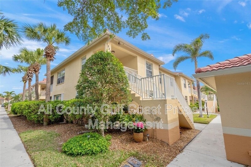 Primary Photo - 203 Casa Del Lago Way