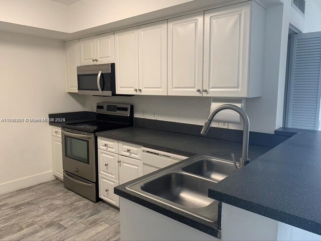 Foto del edificio - 150 NW 96th Ave