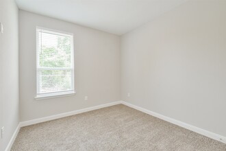 Building Photo - 7524 E Maxroy St