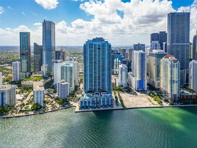 Foto del edificio - 1331 Brickell Bay Dr
