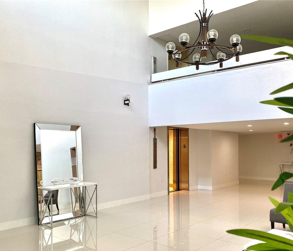 BULDING LOBBY - 200 Lakeview Dr