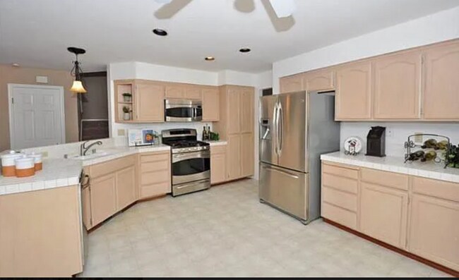 Building Photo - 957 Windmeadows Dr