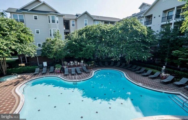 Foto del edificio - 1521 Spring Gate Dr.