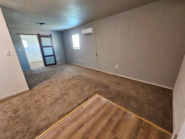Foto del edificio - 1 Bdrm Efficiency with Utilities Paid