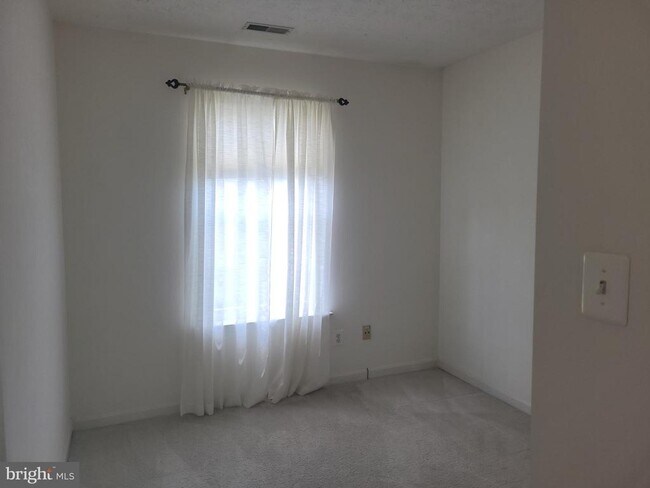Building Photo - 11813 Hunters Run Dr