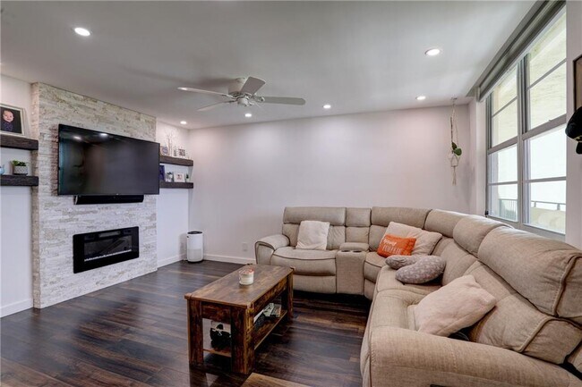 Foto del edificio - 2400 NE 10th St