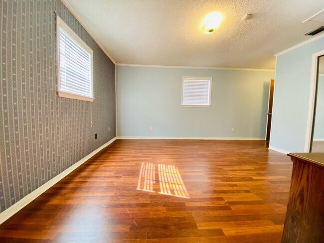 Building Photo - 4663 Rosewood Dr