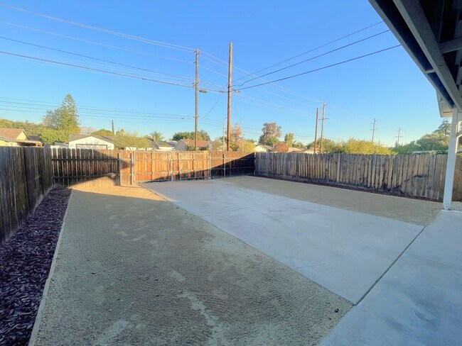 Foto del edificio - 1334 E Brockton Ave