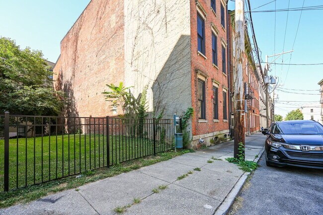 Foto del edificio - 515 E 12th St