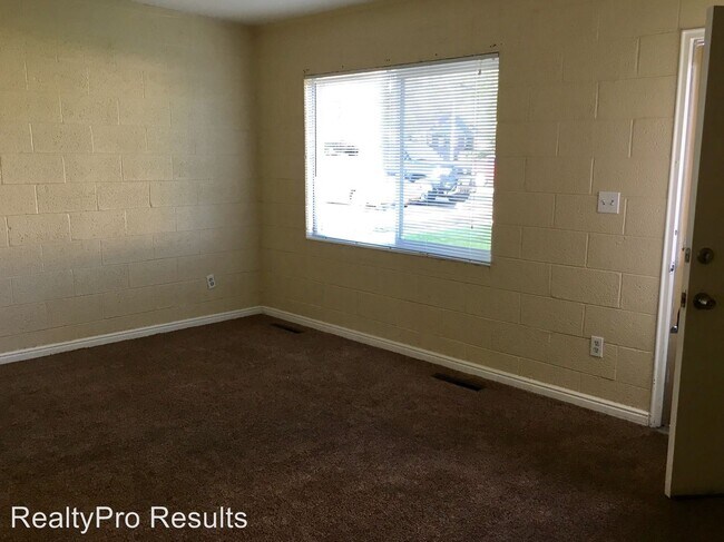 Building Photo - 162 E 2700 S