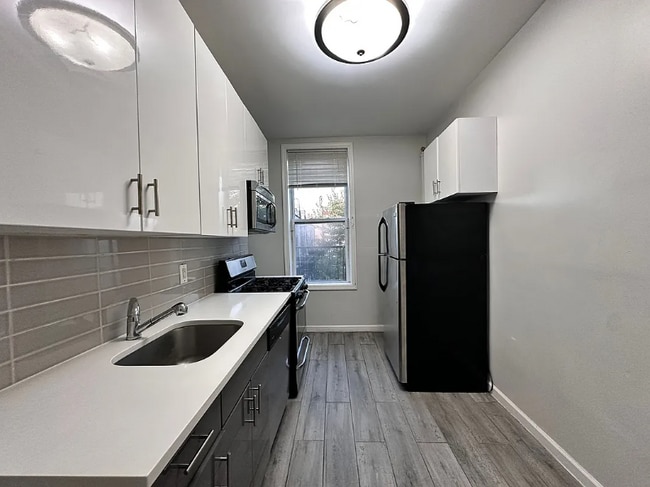 Building Photo - 98 Wayne St