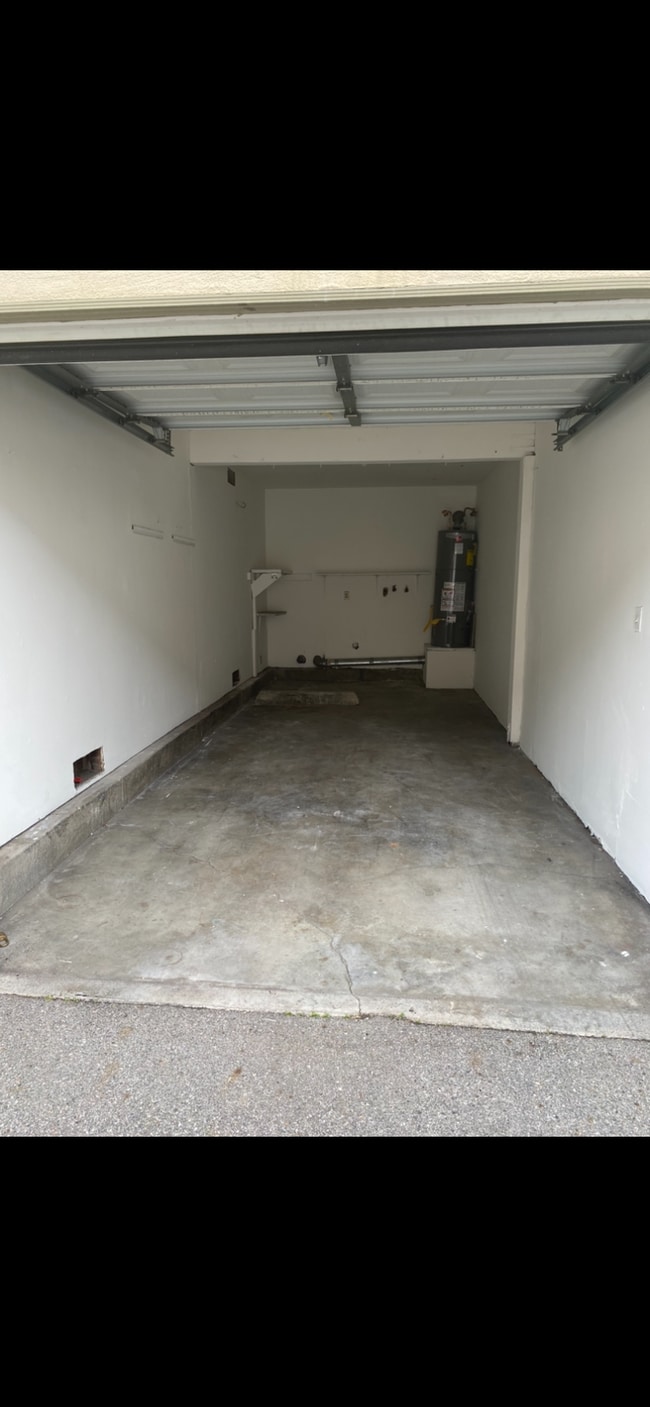 Building Photo - 1341 Eastpark Dr