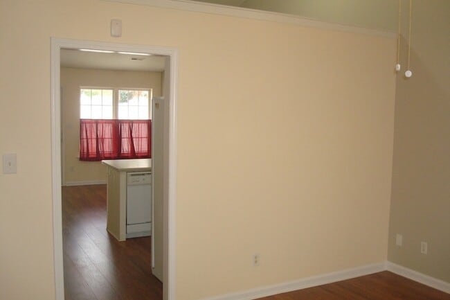 Building Photo - 425 Reavis Ave