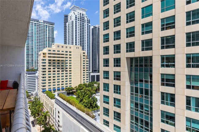 Foto del edificio - 1200 Brickell Bay Dr