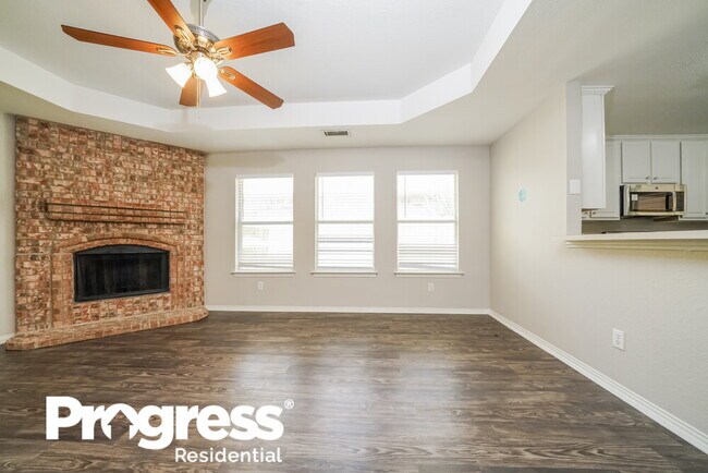 Building Photo - 319 W Creek Dr