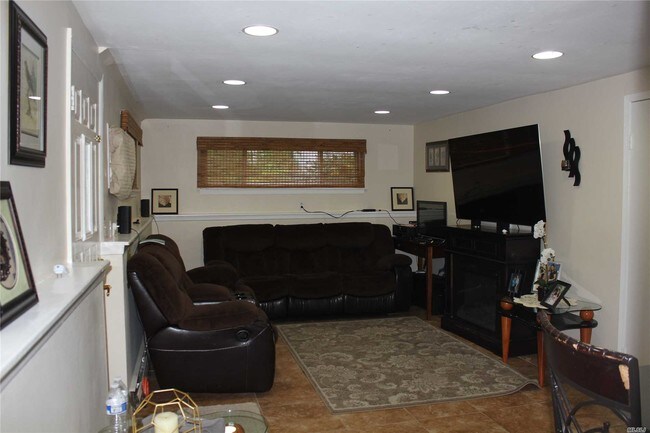 Building Photo - 315 Evelyn Ct